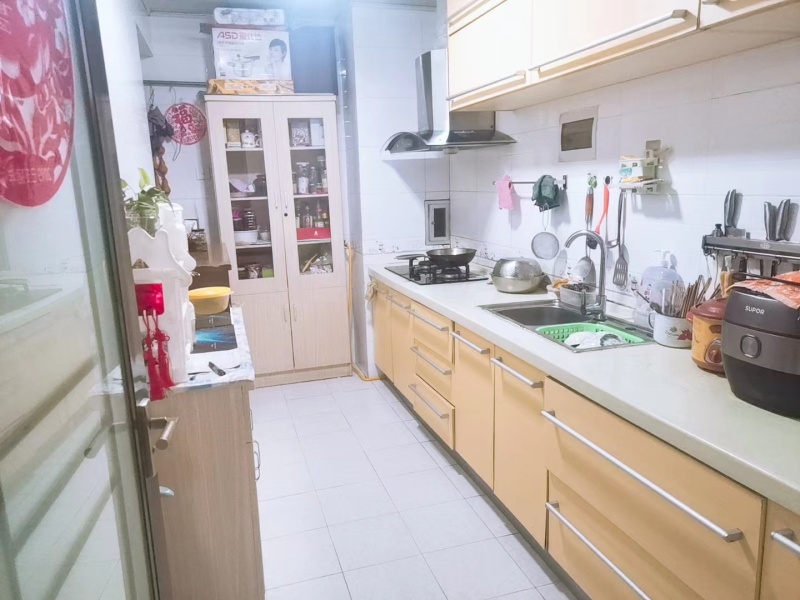 2室2廳1陽臺 中環(huán)金界客廳