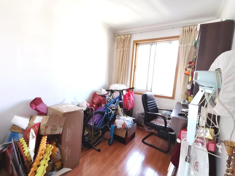 4室2廳1陽臺 秋苑小區(qū)臥室