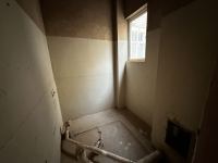 6室3廳 東鳴佳苑別墅衛(wèi)生間