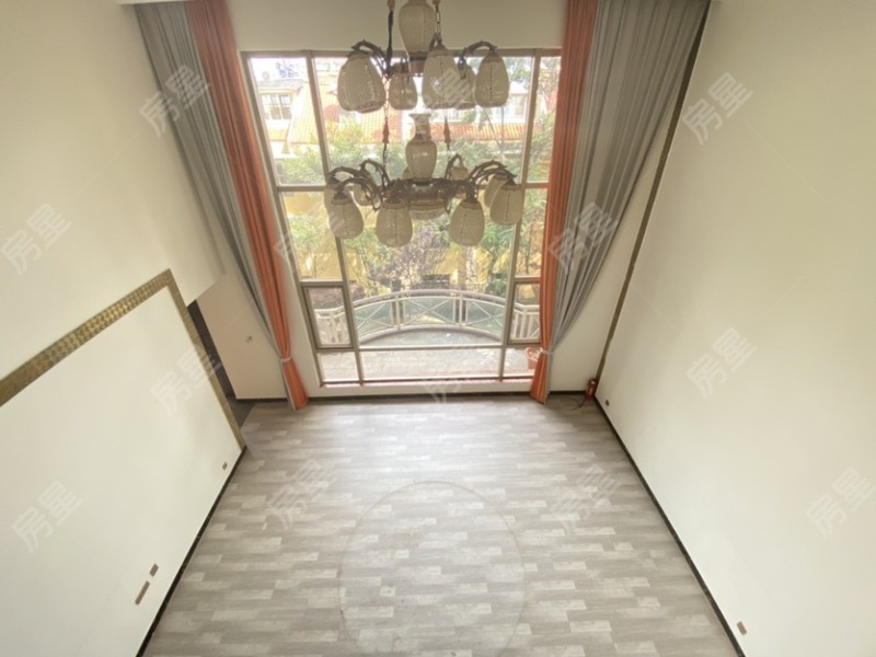 6室3廳4陽臺 云嶺天驕別墅客廳