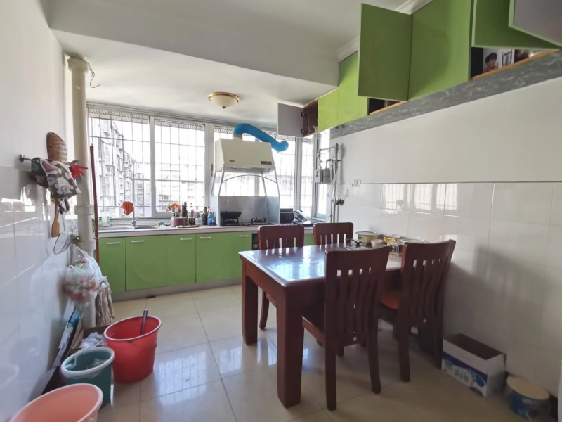 4室2廳1陽臺 秋苑小區(qū)餐廳