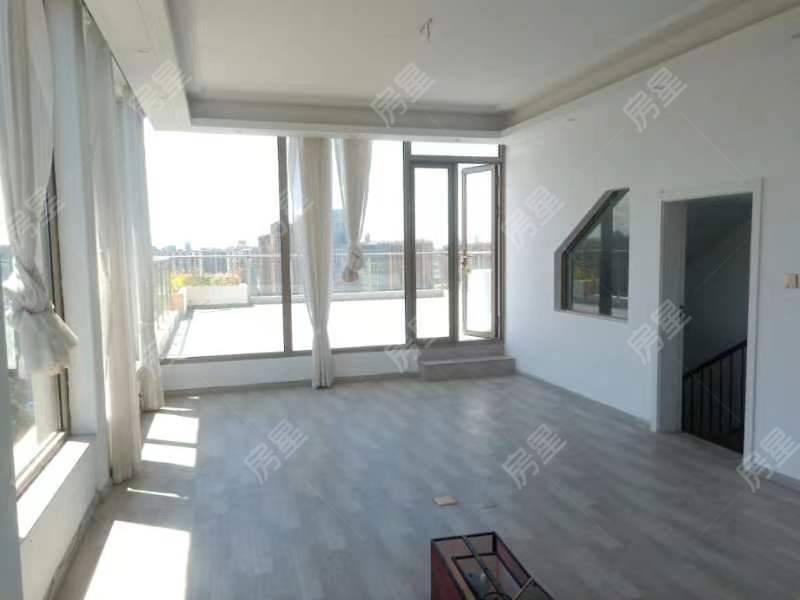 6室3廳4陽臺 云嶺天驕別墅陽臺