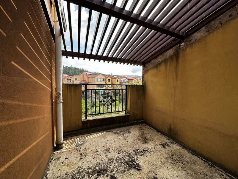 6室3廳 東鳴佳苑別墅陽(yáng)臺(tái)