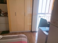 2室2廳1陽臺 中環(huán)金界客廳