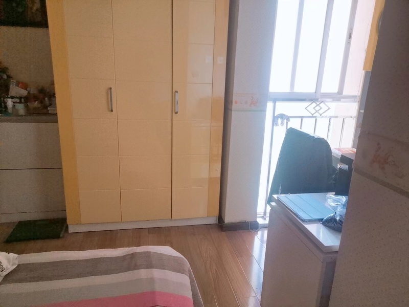 2室2廳1陽臺 中環(huán)金界客廳