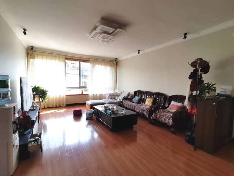 4室2廳1陽臺 秋苑小區(qū)客廳