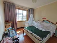 4室2廳1陽臺 秋苑小區(qū)臥室