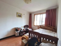 4室2廳1陽臺 秋苑小區(qū)臥室