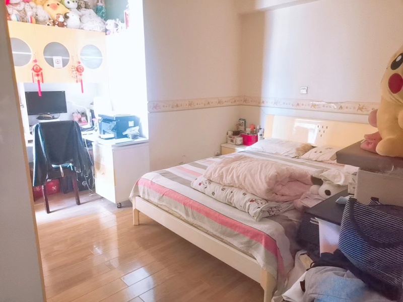 2室2廳1陽臺 中環(huán)金界客廳