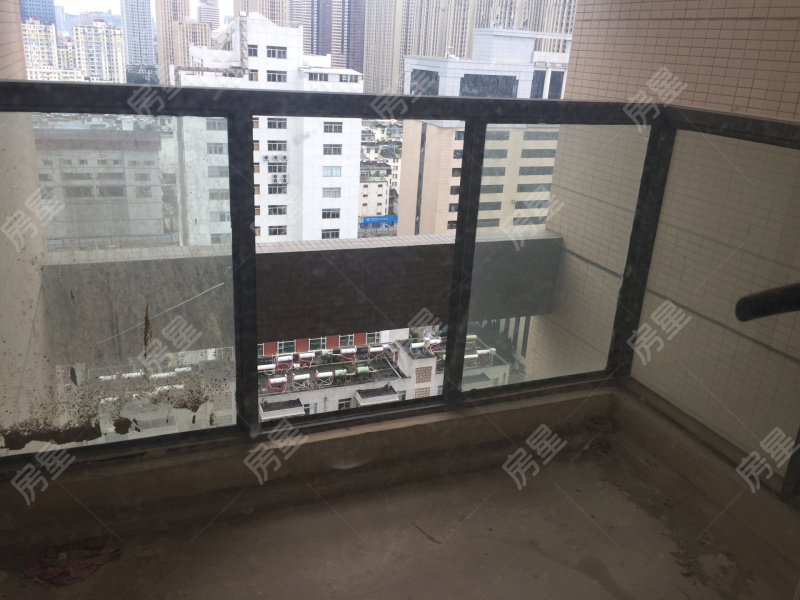 6室2廳2陽(yáng)臺(tái) 同德昆明廣場(chǎng)B區(qū)陽(yáng)臺(tái)