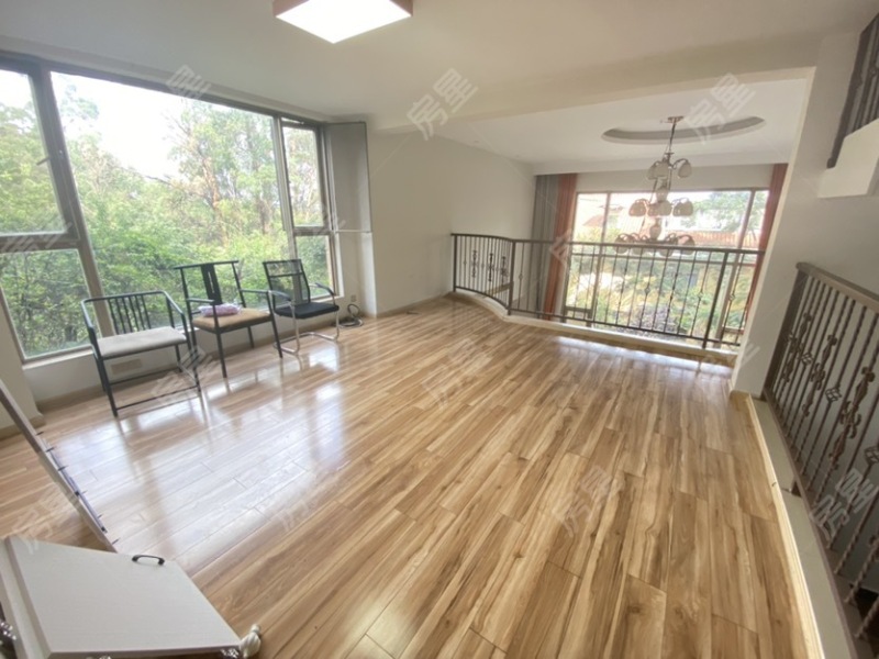 6室3廳4陽臺 云嶺天驕別墅客廳