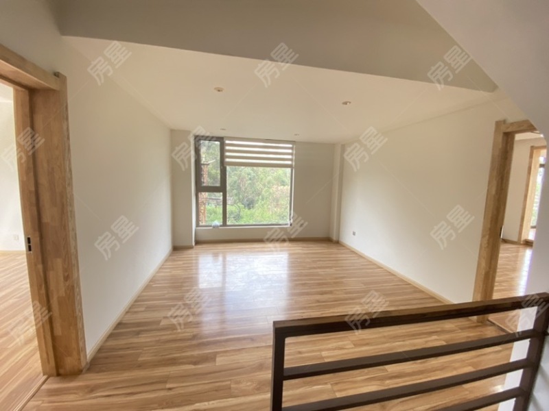 6室3廳4陽臺 云嶺天驕別墅臥室