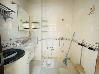 3室2廳2陽(yáng)臺(tái) 滇池森林別墅衛(wèi)生間