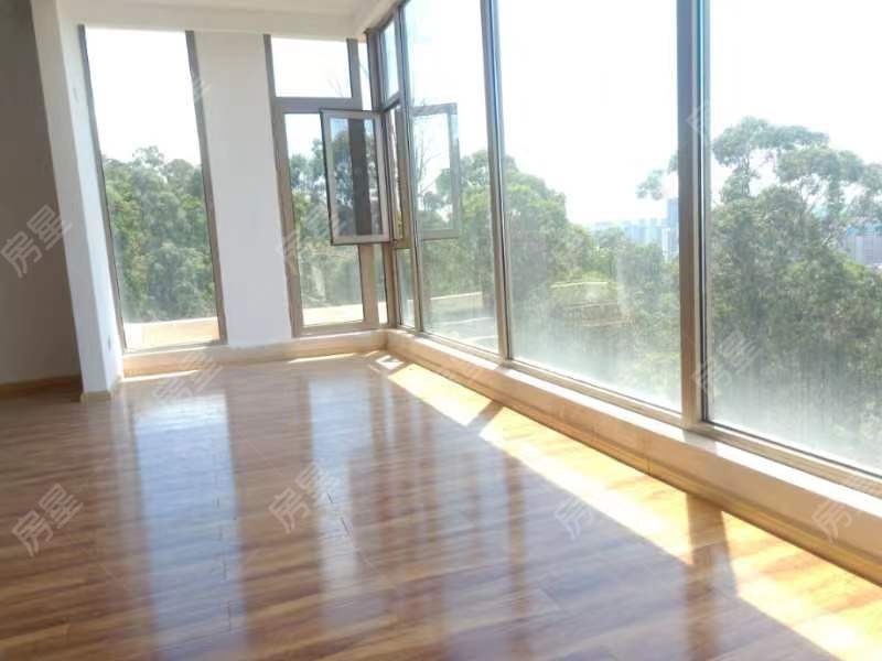 6室3廳4陽臺 云嶺天驕別墅臥室