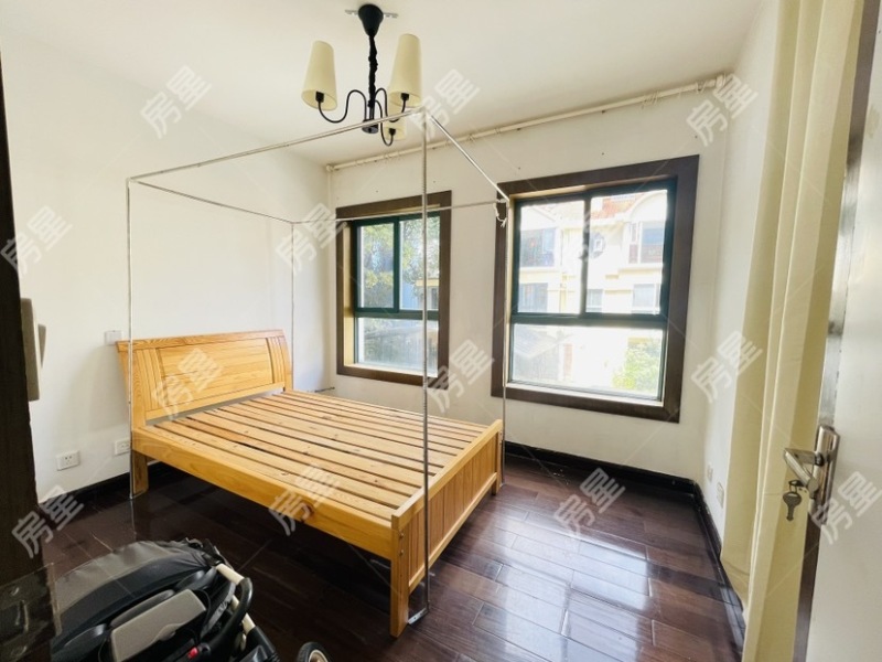 3室2廳2陽(yáng)臺(tái) 滇池森林別墅臥室