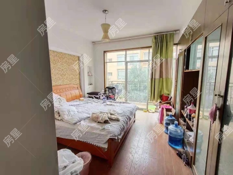 5室3廳3陽(yáng)臺(tái) 馨安苑臥室