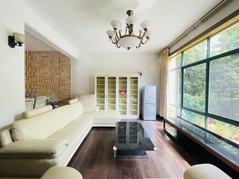 3室2廳2陽(yáng)臺(tái) 滇池森林別墅客廳