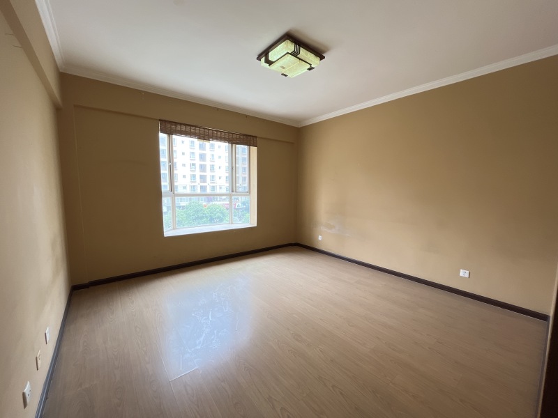 4室2廳2陽臺 江東花城臥室