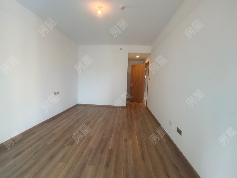 4室2廳5陽臺 萬科翡翠濱江五期公寓客廳