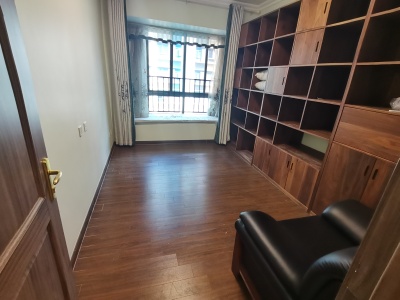 4室2廳1陽臺 碧桂園紫臺