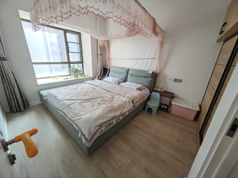 3室2廳2陽(yáng)臺(tái) 金科陽(yáng)光里臥室