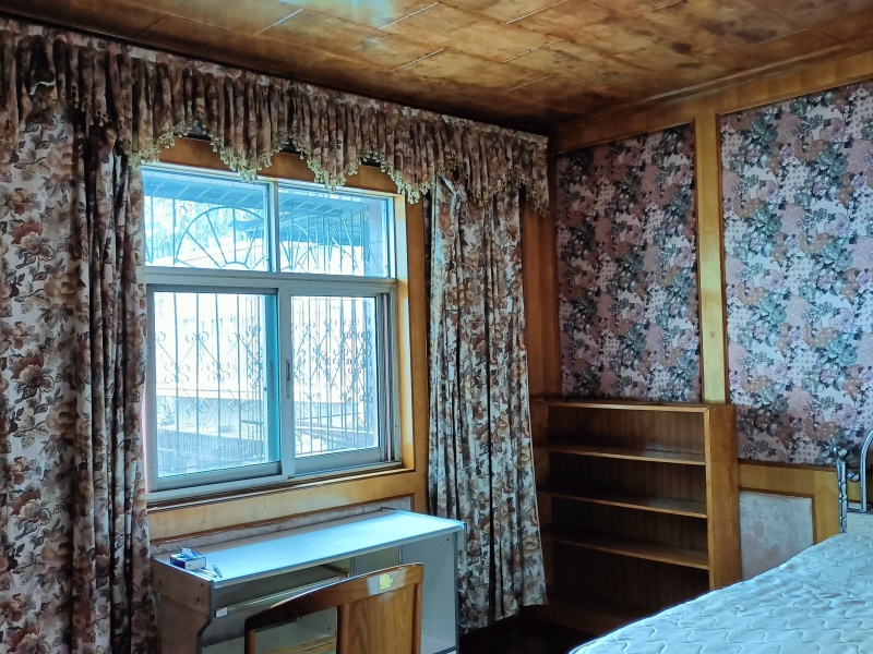 4室2廳1陽臺(tái) 國(guó)防路37號(hào)（軍產(chǎn)房）臥室