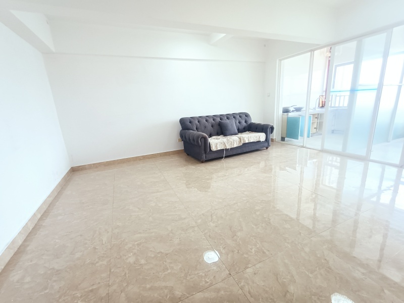 4室2廳2陽(yáng)臺(tái) 蓮景苑客廳