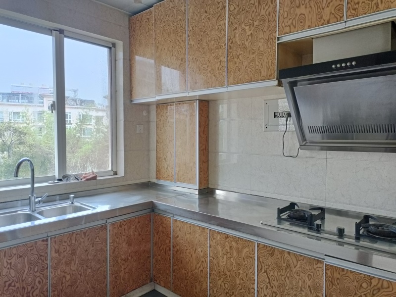 3室2廳2陽臺 百大國際花園廚房