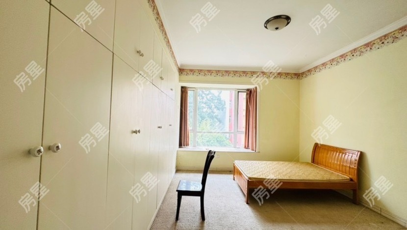 5室2廳3陽臺 湖畔之夢客廳