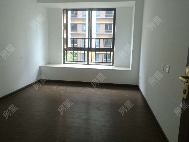 4室2廳2陽臺 碧桂園紫臺臥室