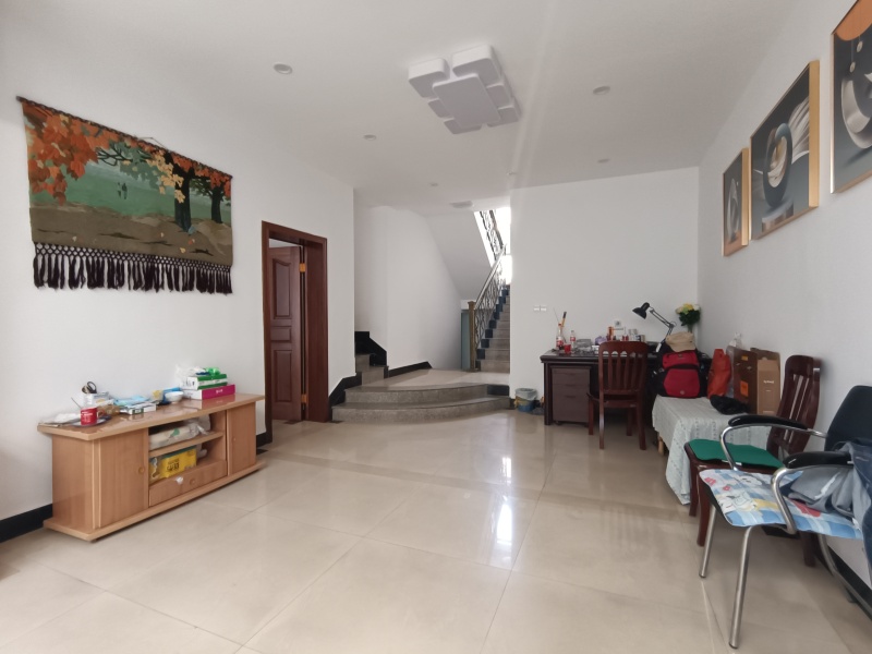 9室3廳2陽臺 鑫苑小區(qū)別墅客廳