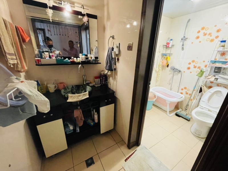 3室2廳2陽臺(tái) 銀海城市花園衛(wèi)生間