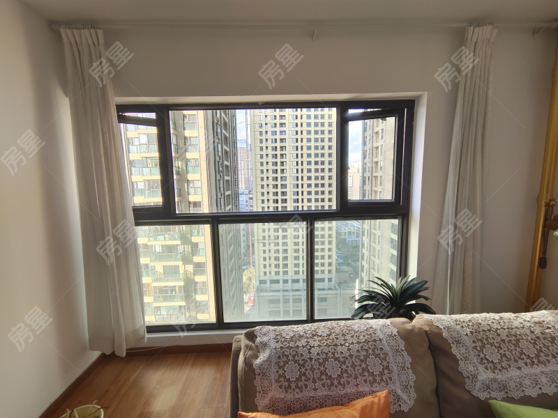 3室2廳 匯都國(guó)際二期陽(yáng)臺(tái)