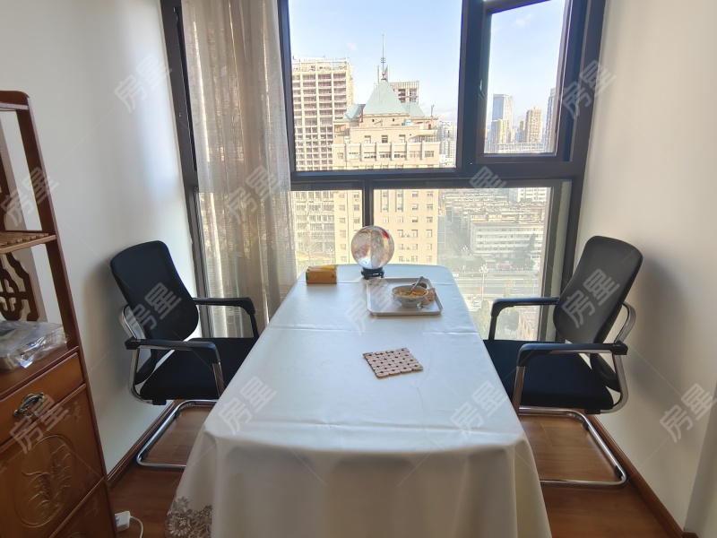 3室2廳 匯都國(guó)際二期臥室