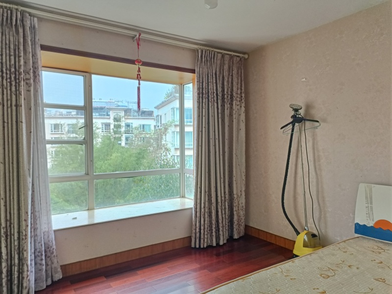 3室2廳2陽臺 百大國際花園臥室