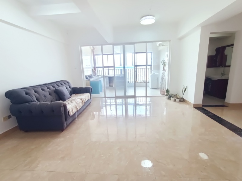 4室2廳2陽(yáng)臺(tái) 蓮景苑客廳