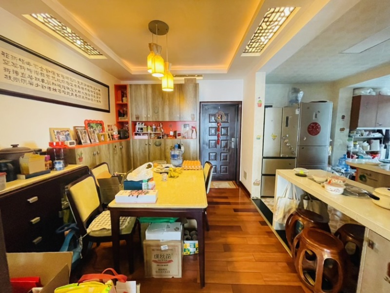 3室2廳2陽臺(tái) 銀海城市花園餐廳