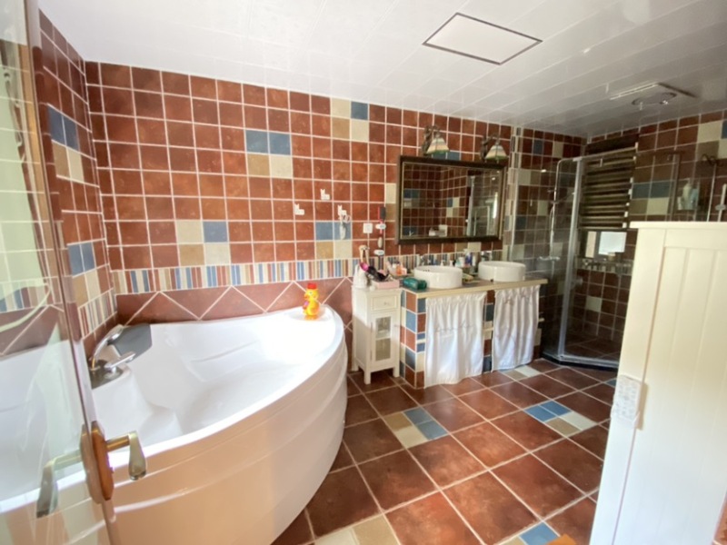 5室2廳2陽臺 銀海白沙郡別墅衛(wèi)生間