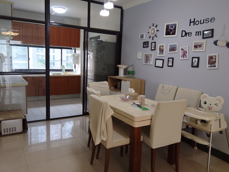 3室2廳2陽臺 西秀園餐廳