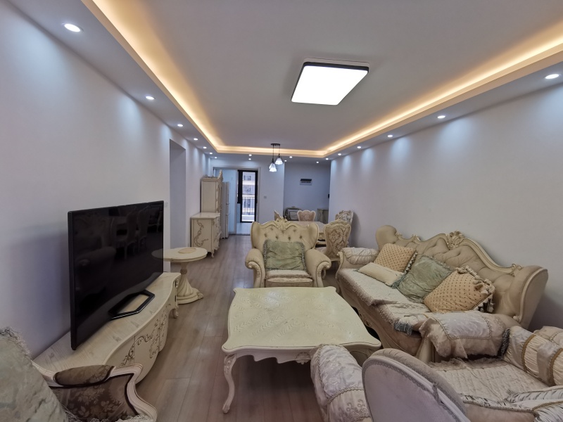 4室2廳1陽臺 紅星天鉑客廳