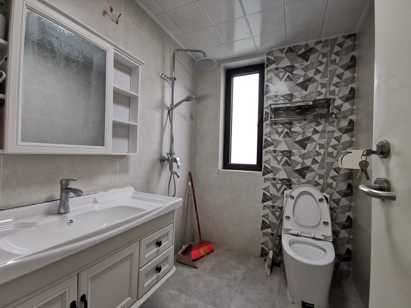 4室2廳1陽臺 紅星天鉑衛(wèi)生間