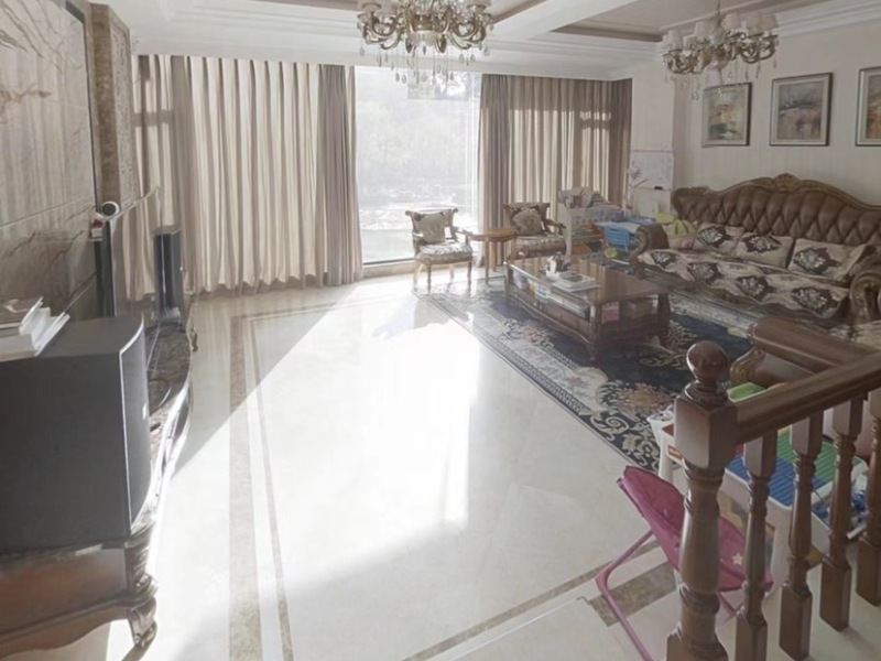 6室2廳2陽(yáng)臺(tái) 云南映象花好月圓一期別墅客廳