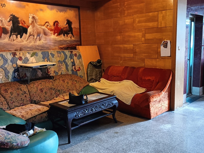 4室2廳1陽臺(tái) 國(guó)防路37號(hào)（軍產(chǎn)房）客廳