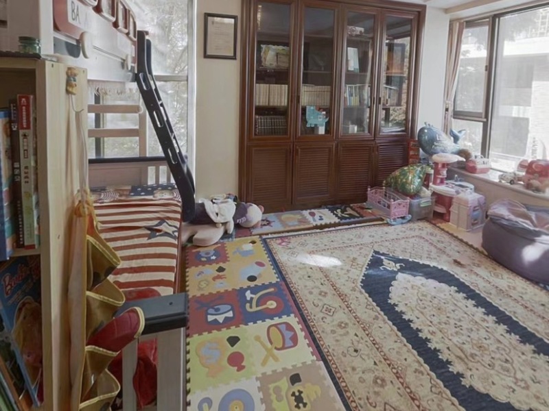 6室2廳2陽(yáng)臺(tái) 云南映象花好月圓一期別墅臥室