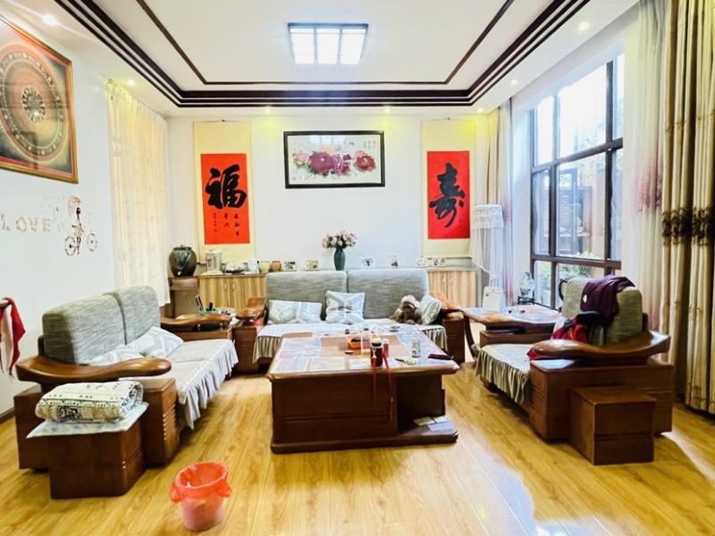 9室2廳3陽臺 萬和花園別墅客廳