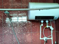 4室2廳1陽臺(tái) 國(guó)防路37號(hào)（軍產(chǎn)房）衛(wèi)生間