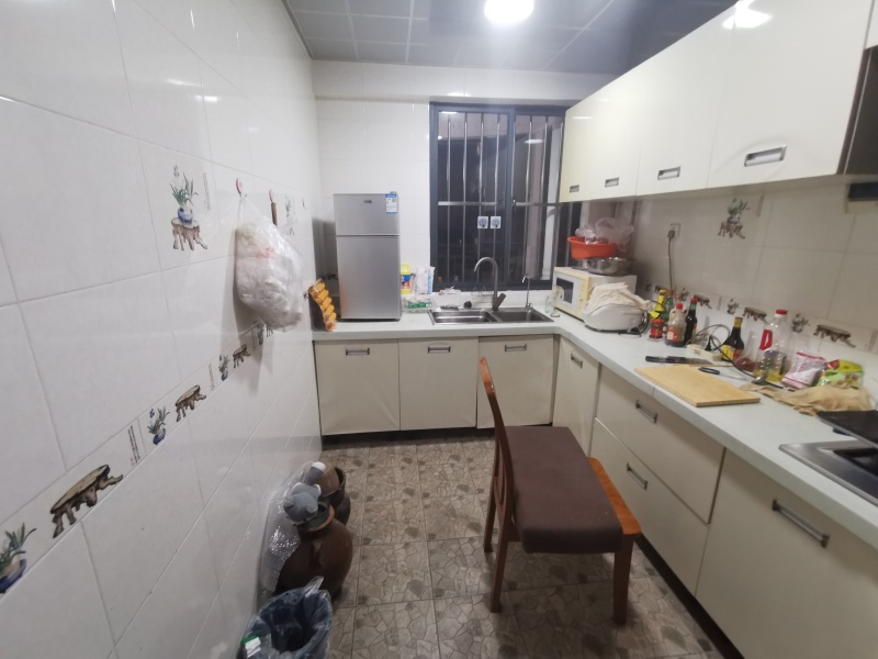 4室2廳1陽臺(tái) 東驤神駿一期廚房