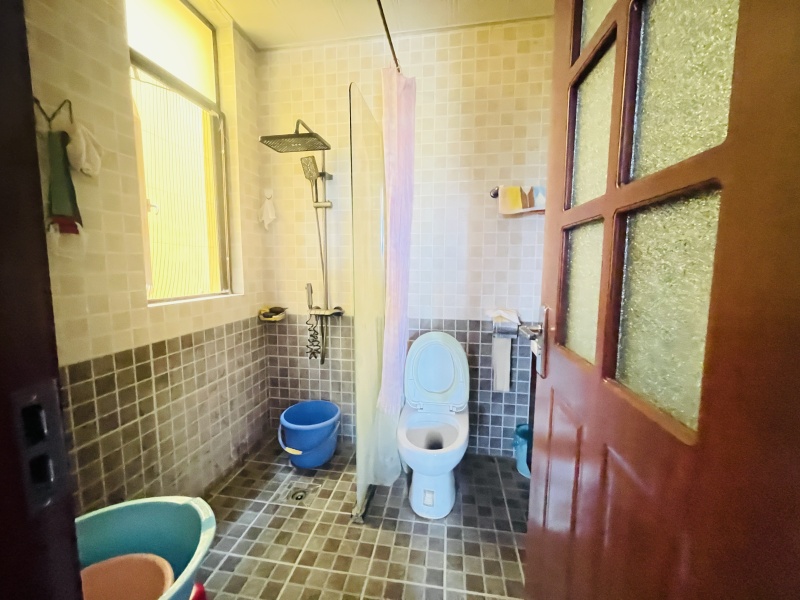 9室2廳3陽臺 萬和花園別墅衛(wèi)生間