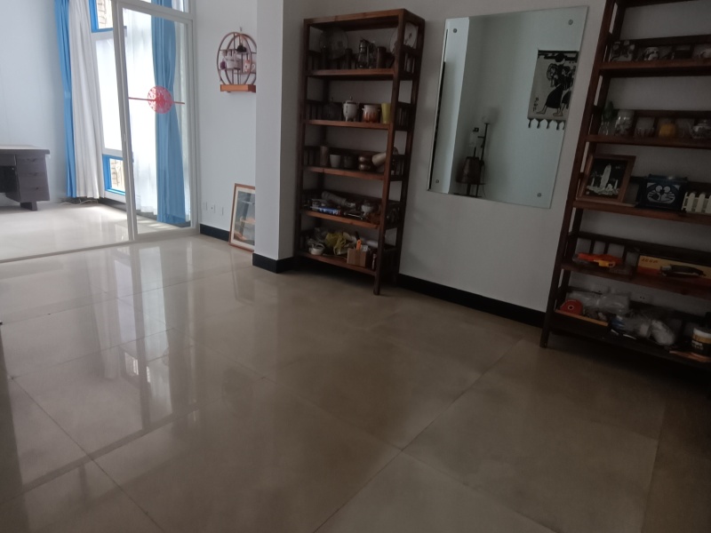 9室3廳2陽臺 鑫苑小區(qū)別墅餐廳