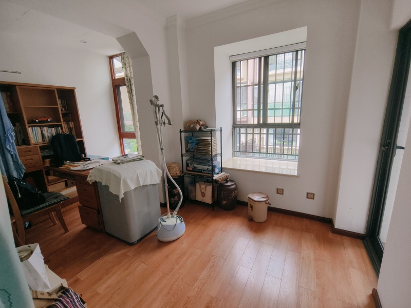 4室2廳 城市山別墅書房